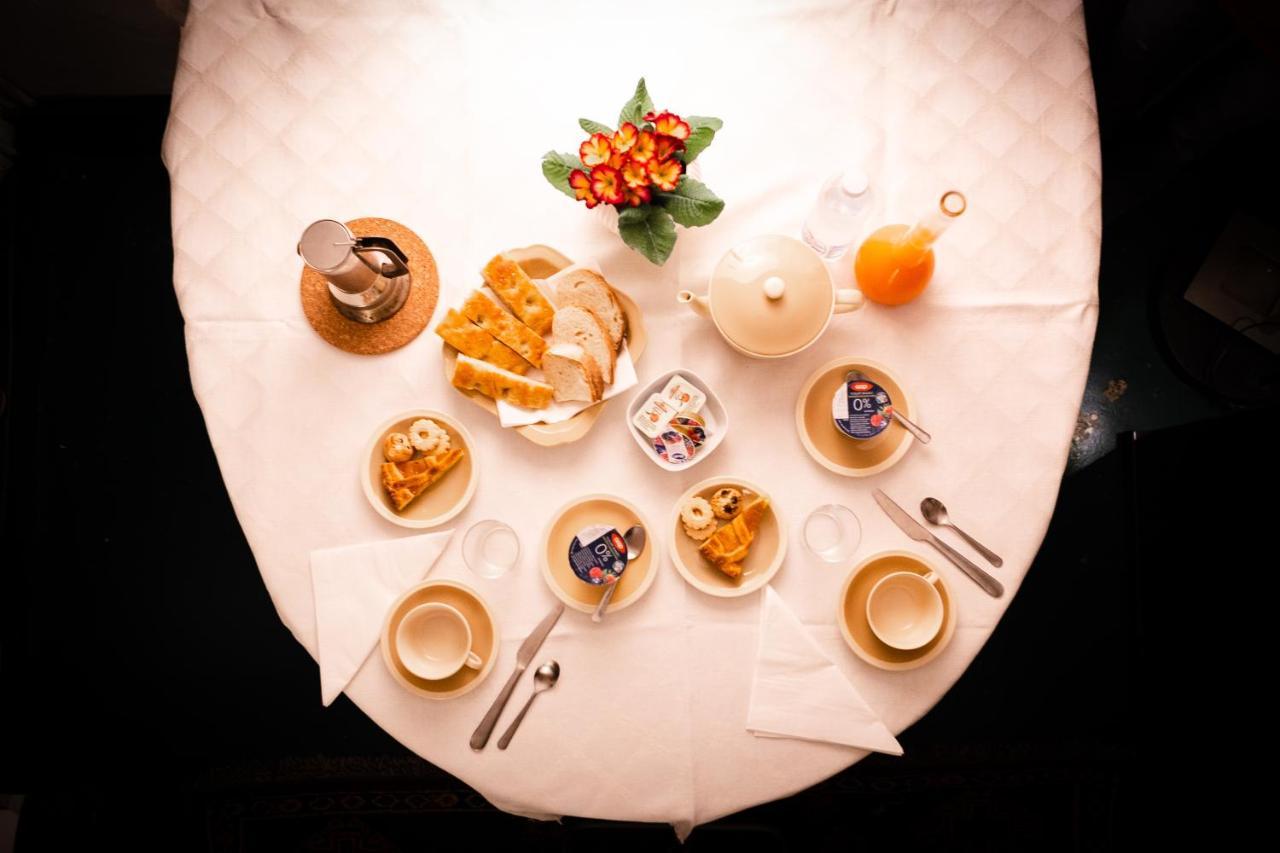 B&B La Casa Del Cuoco - Piccola Camera Con Colazione In Appartamento Condiviso Con L'Host Genova Eksteriør billede