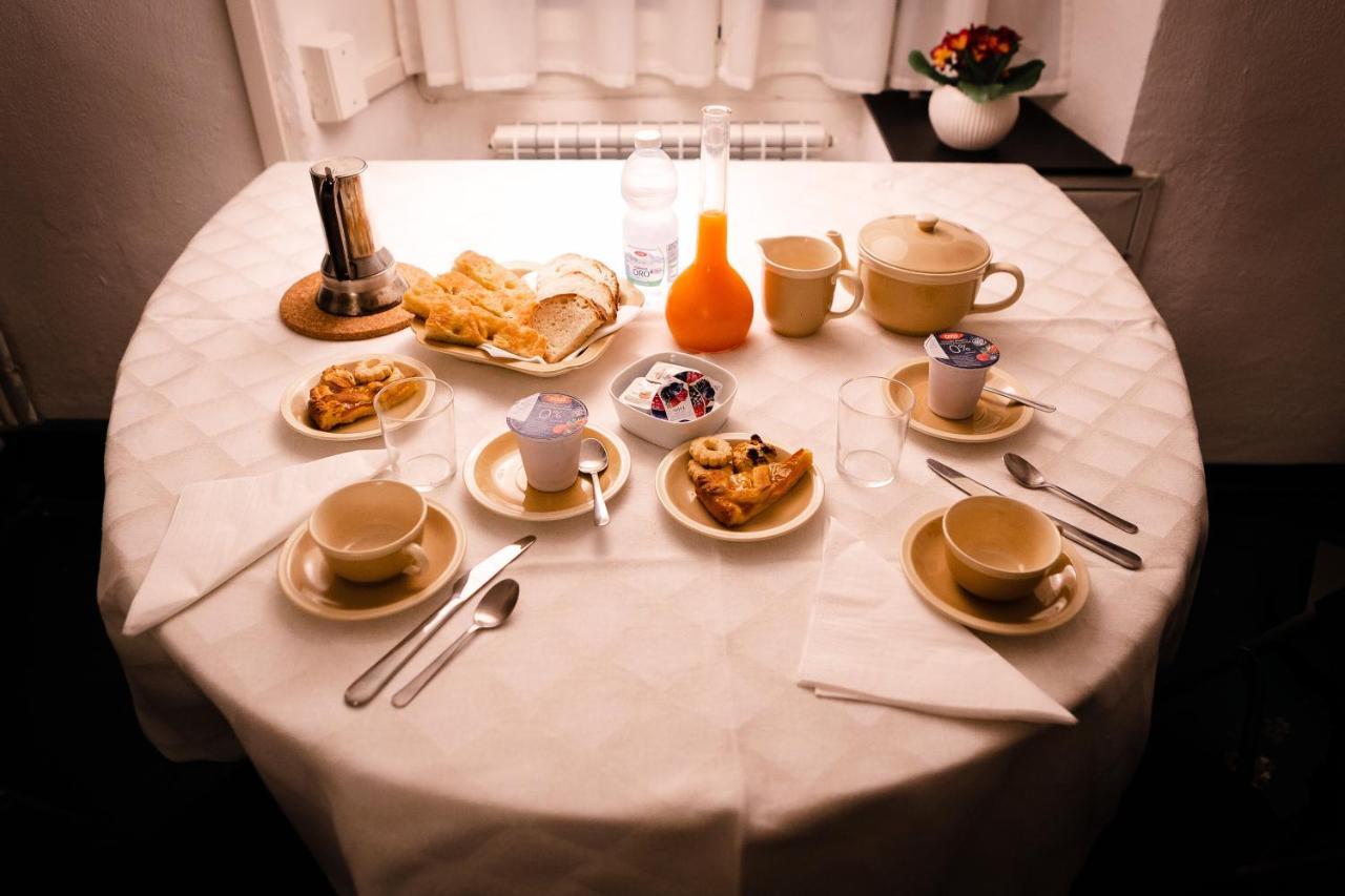 B&B La Casa Del Cuoco - Piccola Camera Con Colazione In Appartamento Condiviso Con L'Host Genova Eksteriør billede